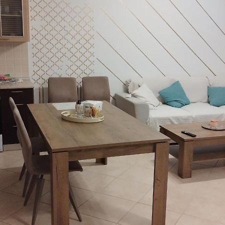V2 Lux Apartment أليكسانثيربوليس المظهر الخارجي الصورة